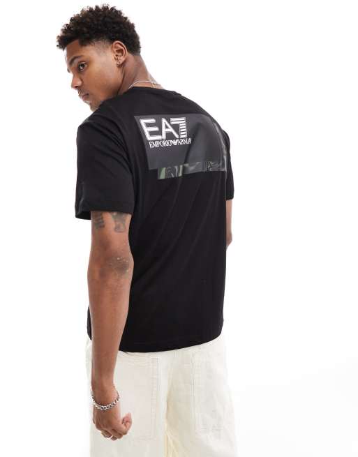 EA7 – Svart t-shirt med fyrkantig logga på bröstet
