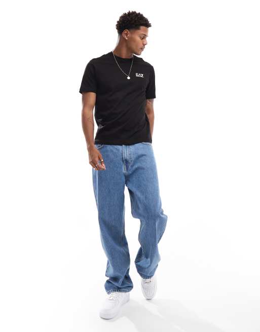 EA7 - T-shirt nera con logo sul petto