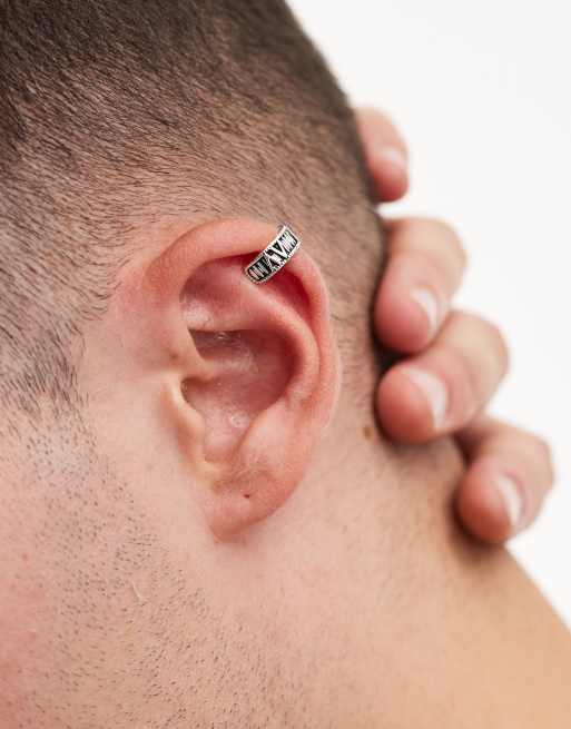 Ear cuff plateado con diseño de números romanos de acero inoxidable resistente al agua de ASOS DESIGN , 2 de 4