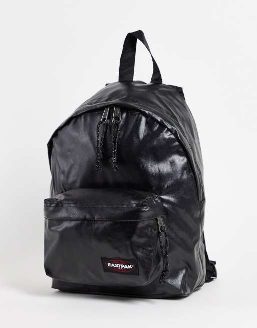 Eastpak – Orbit – Liten svartglansig ryggsäck