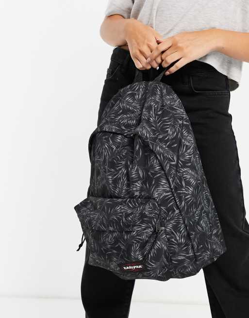 Eastpak out of office brize clearance dark