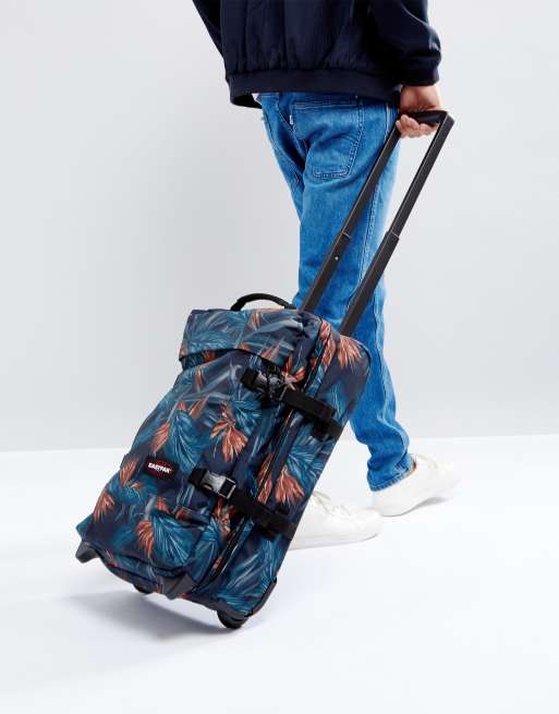 Uitputting Annoteren Nieuwjaar Eastpak Tranverz Cabin Luggage with Palm Print | ASOS