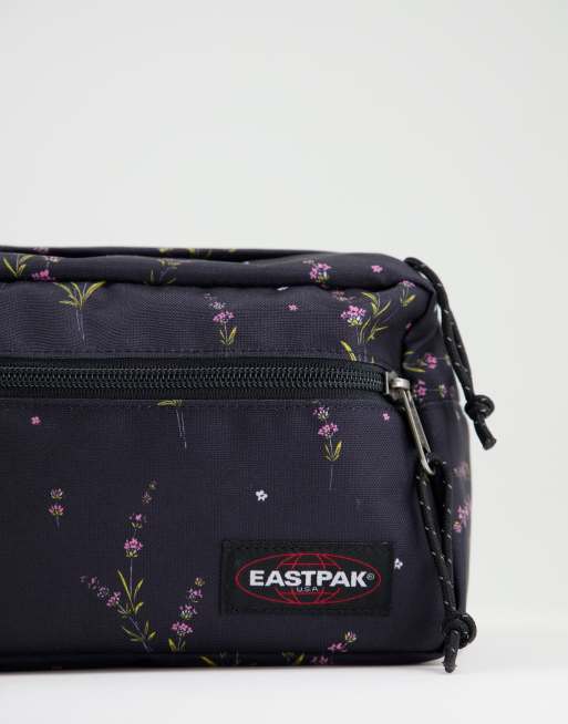 Trousse noire avec un imprimé pailleté et une étiquette cousue à l'avant  EASTPAK - CCV Mode