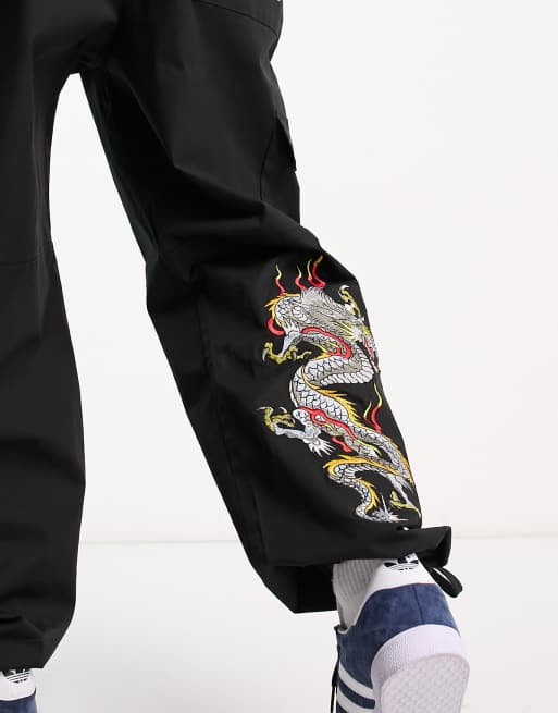 Ed Hardy – Czarne luźne bojówki z wyhaftowanym smokiem, 3 z 4