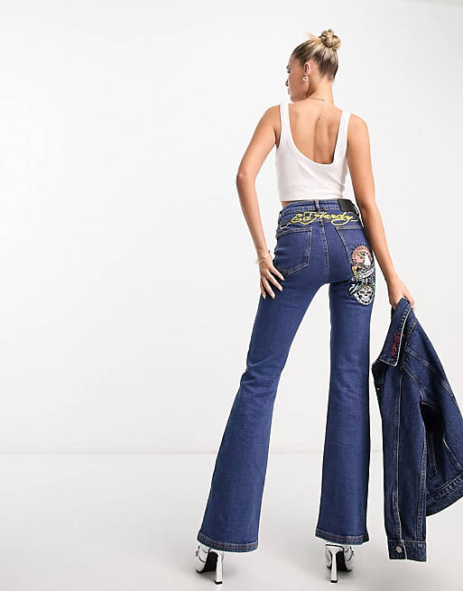 Ed - Formsyede jeans med og logo bagpå | ASOS