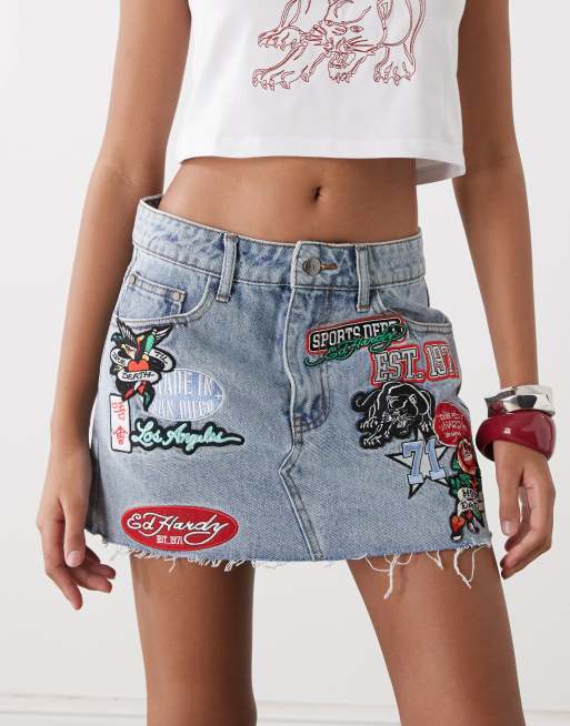 Ed Hardy multi badge tattoo denim mini skirt in mid blue, 3 of 5