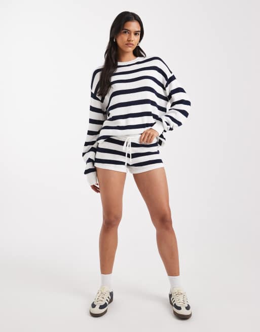 Edikted Amaris striped knit shorts in navy white, 3 of 5