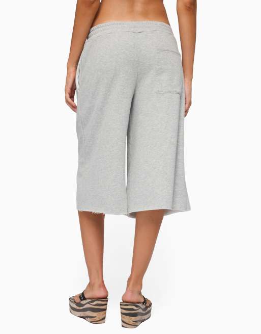 Edikted amika oversized bermuda shorts in grey-melange, 2 of 5