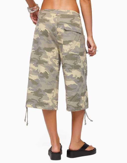 Edikted camo cargo bermuda shorts in grey, 2 of 5