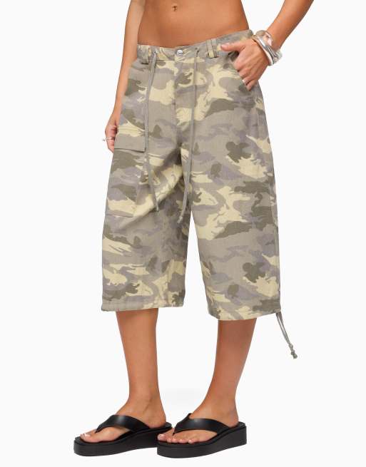 Edikted camo cargo bermuda shorts in grey, 3 of 5