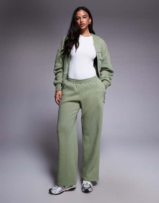 Edikted co-ord Forever sweatpants in olive, 3 of 5