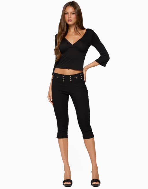 Edikted Mar v neck three-quarter sleeve top in black, 4 of 5