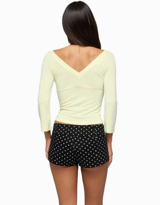 Edikted Mar v neck three-quarter sleeve top in yellow, 2 of 5