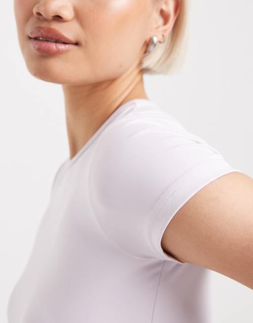 Edikted Tay short sleeve sculpting top in lilac, 3 of 4