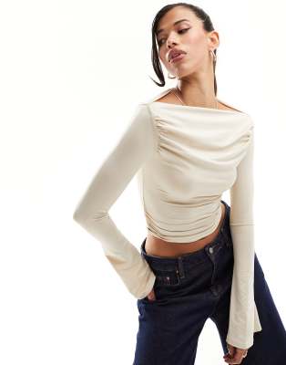 Edikted - Top a maniche lunghe con scollo a barchetta arricciato color crema