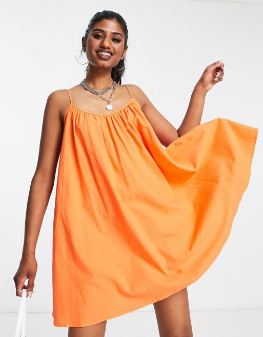 EDITED – Jaskrawopomarańczowa bawełniana luźna sukienka mini na ramiączkach  z wiązaniem na plecach | ASOS