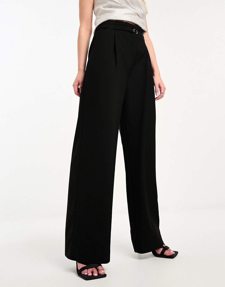 Edited pleated tailored trouser in black