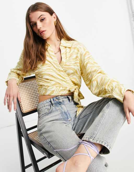 EDITED – Wickelbluse mit Zebramuster in Senfgelb