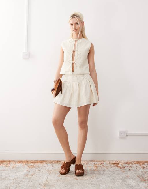 Édition limitée - Reclaimed Vintage - Top d'ensemble noué devant à broderies et détail perles, 2 de 4