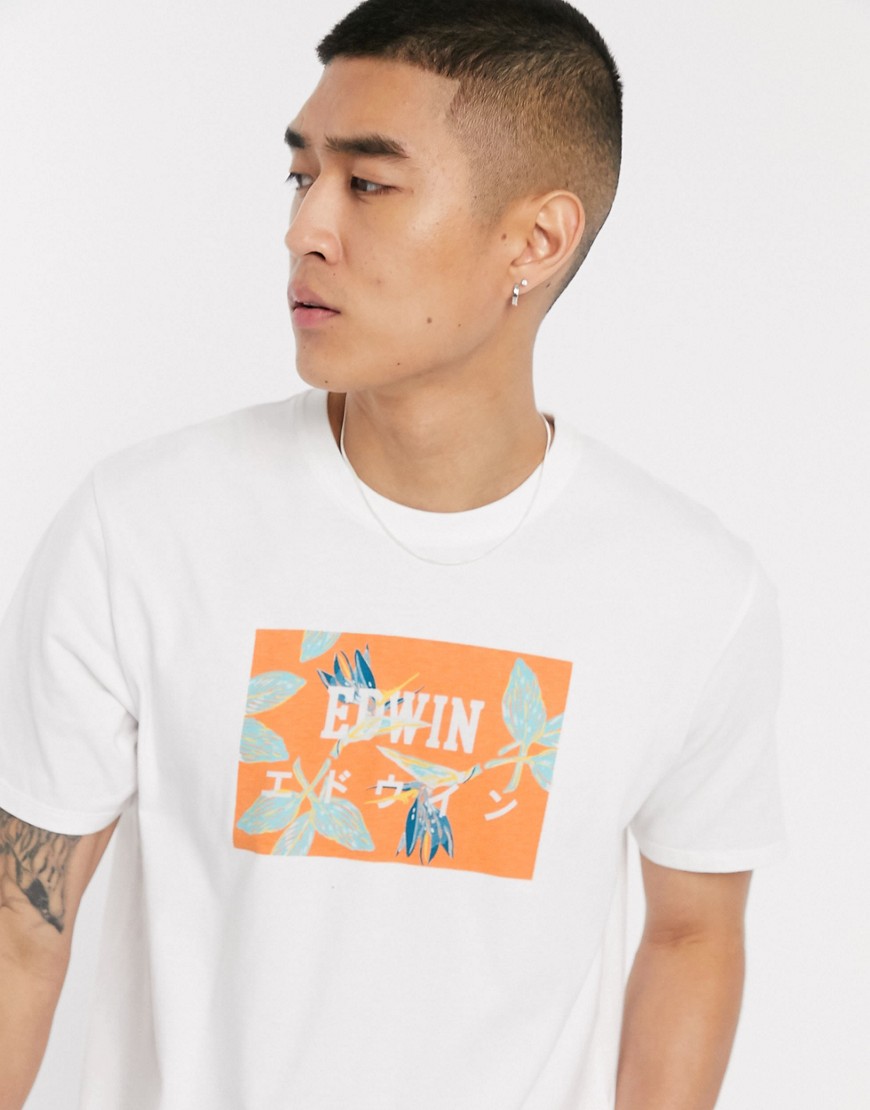 Edwin – Vit t-shirt med fyrkantig logga