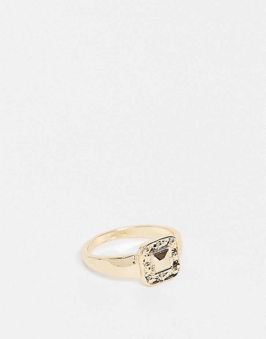 фото Эффектное золотистое кольцо-печатка с кованным дизайном topshop-золотистый