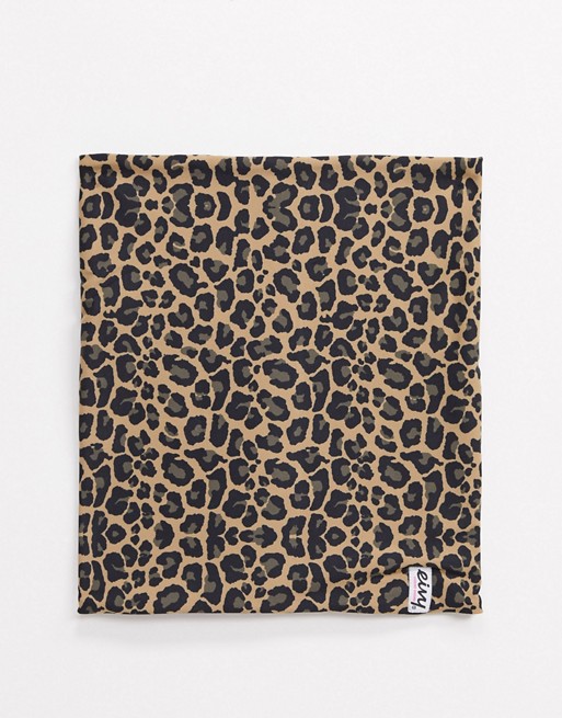 Eivy Colder neck warmer in leopard print