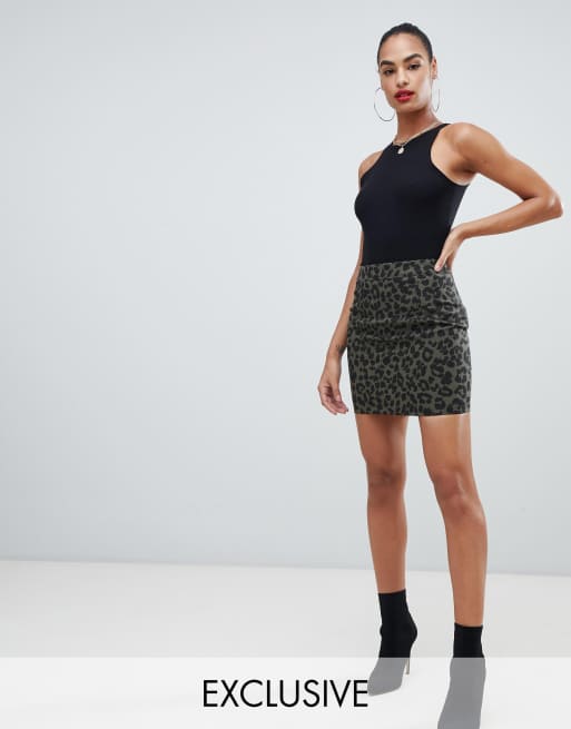 Eksklusiv mininederdel i grønt leopard print fra PrettyLittleThing