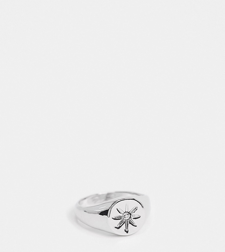 фото Эксклюзивное серебристое кольцо-печатка с гравировкой в виде звезды designb london-серебряный designb london curve