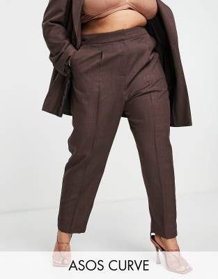 Эксклюзивные брюки в винтажном стиле со складками ASOS DESIGN Curve-Коричневый цвет