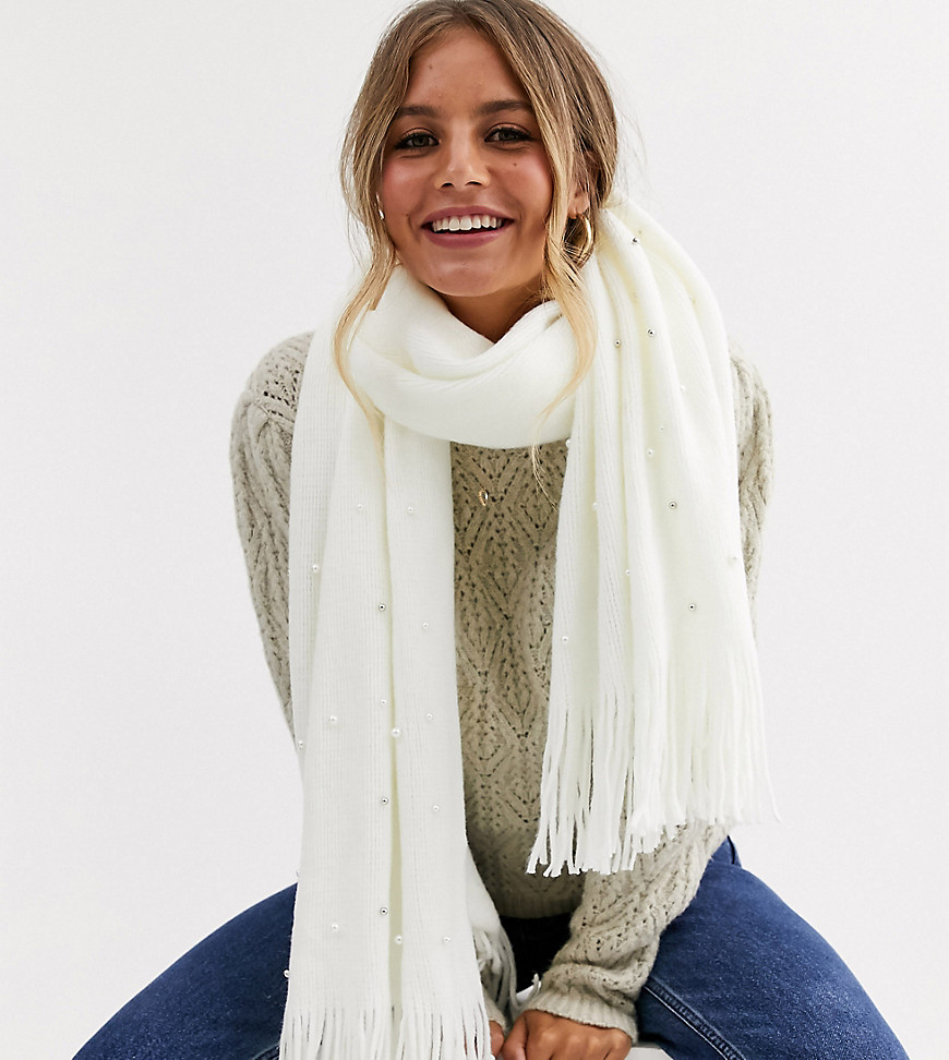 фото Эксклюзивный зимний шарф белого цвета с отделкой искусственным жемчугом stitch & pieces-белый