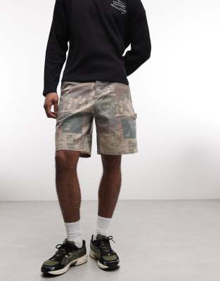 Skater-Jeansshorts im Carpenter-Stil in Khaki mit Graffiti-Print-Grün Grün W34