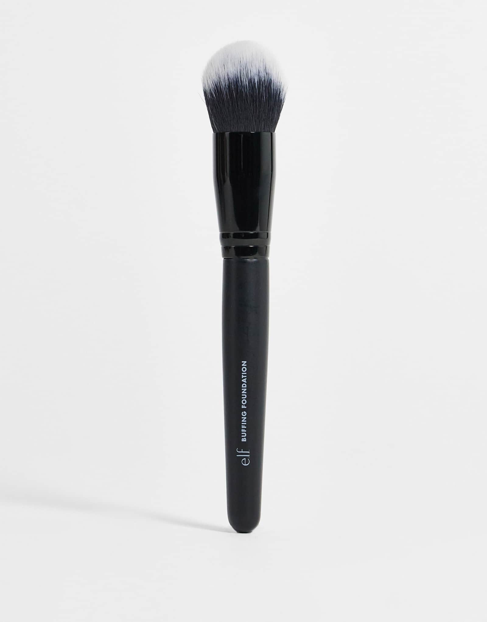 например, кисть для полировки тонального крема