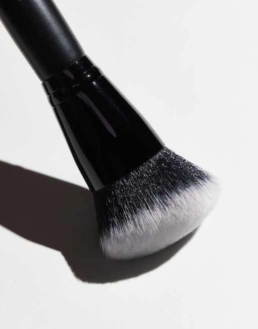 e.l.f. - Smooth Swipe Foundation-børste, 2 af 4