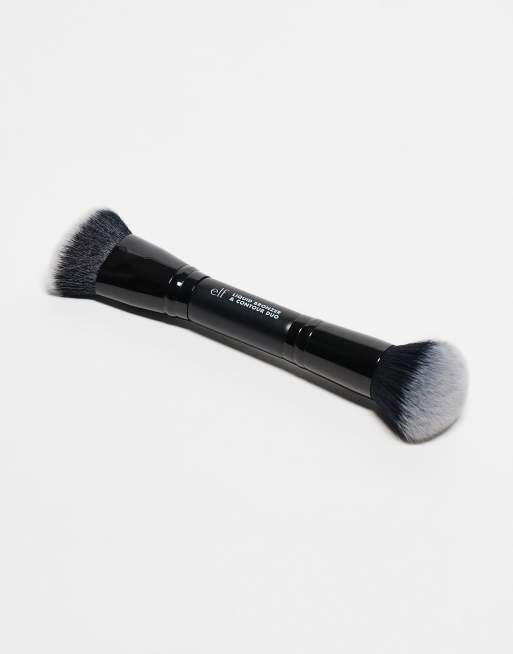 e.l.f. – Zweieckiger Pinsel für flüssigen Bronzer und zum Konturieren, 2 von 3