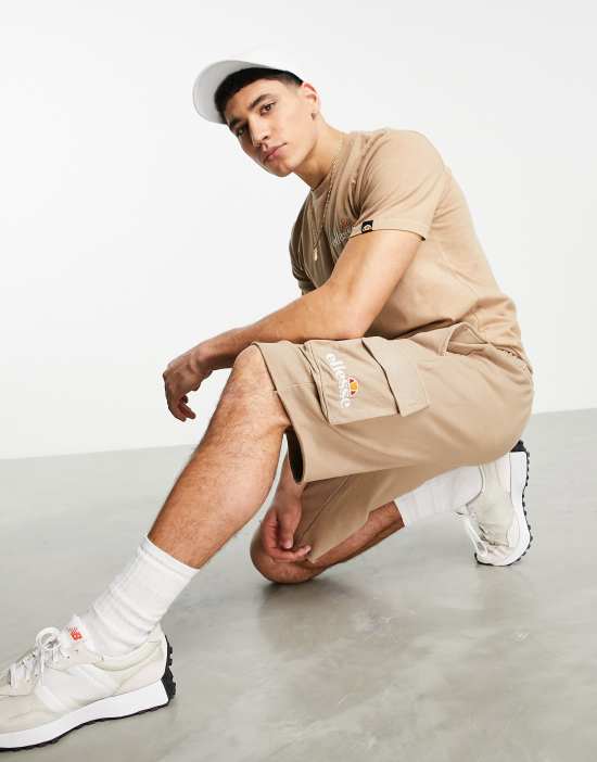 https://images.asos-media.com/products/ellesse-cargo-shorts-in-brown/201734875-3?$n_550w$&wid=550&fit=constrain