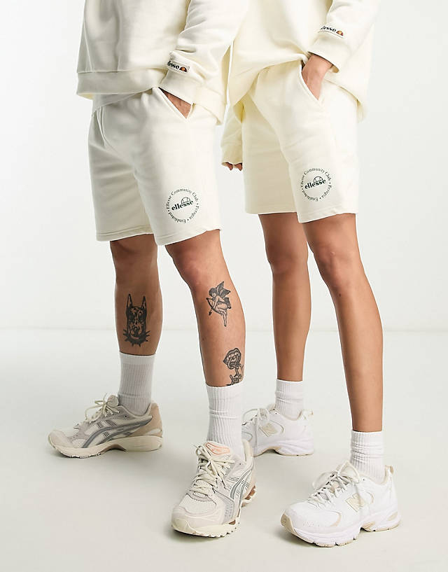 ellesse - community club unisex shorts in off white