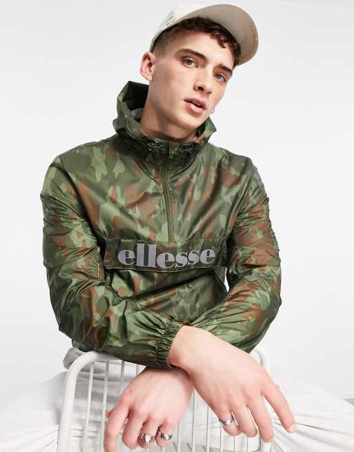 ellesse – Kamouflagemönstrad anorak