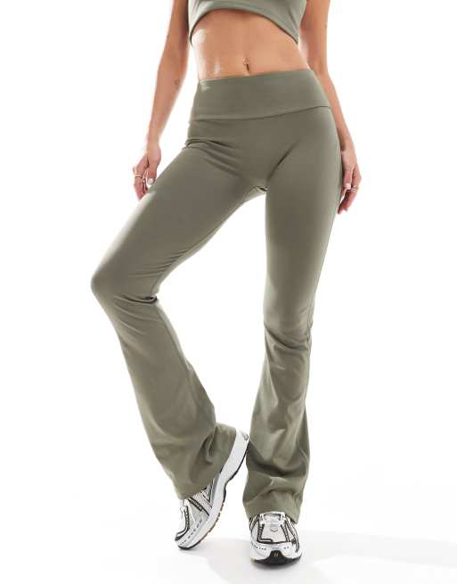 ellesse – Nitro – Ausgestellte Leggings in Khaki, 2 von 5