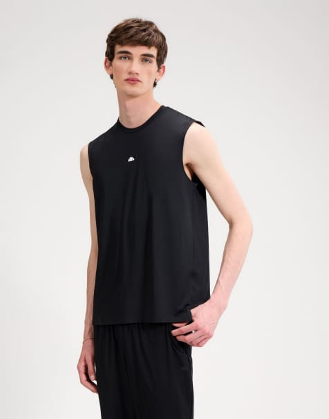 ellesse Olios vest in black - view 1