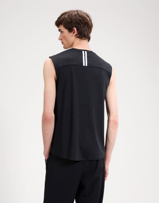 ellesse Olios vest in black, 2 of 4