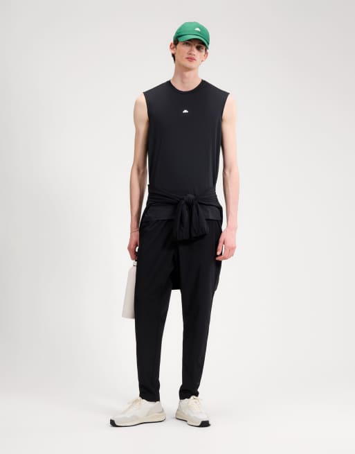 ellesse Olios vest in black, 3 of 4