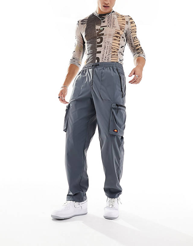 ellesse - squadron cargo pants in charcoal