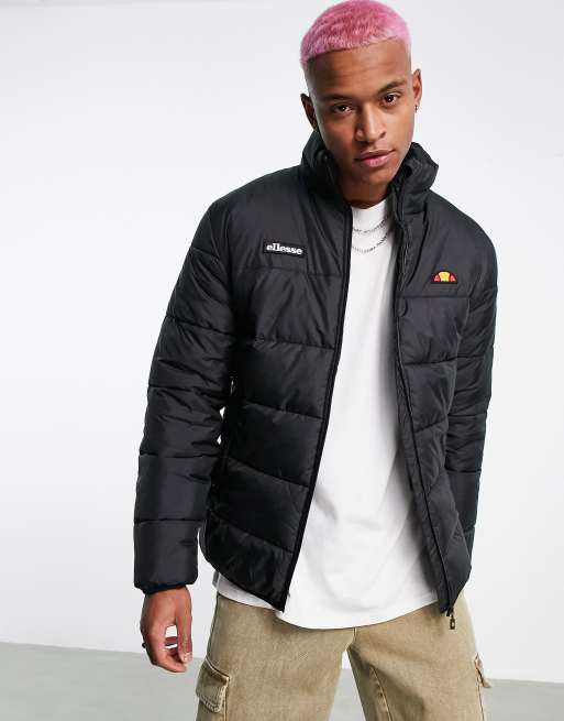 ellesse – Svart pufferjacka, endast hos ASOS