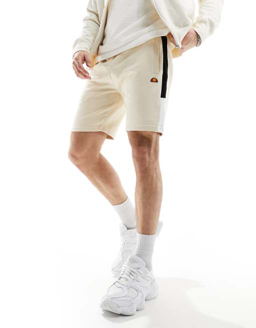 ellesse – Turi – Shorts in gebrochenem Weiß
