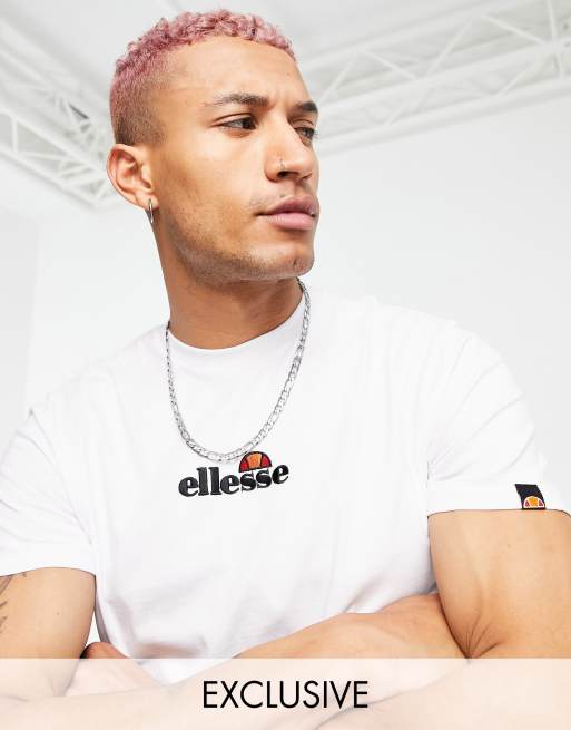 ellesse – Vit t-shirt med liten centrerad logga, endast hos ASOS