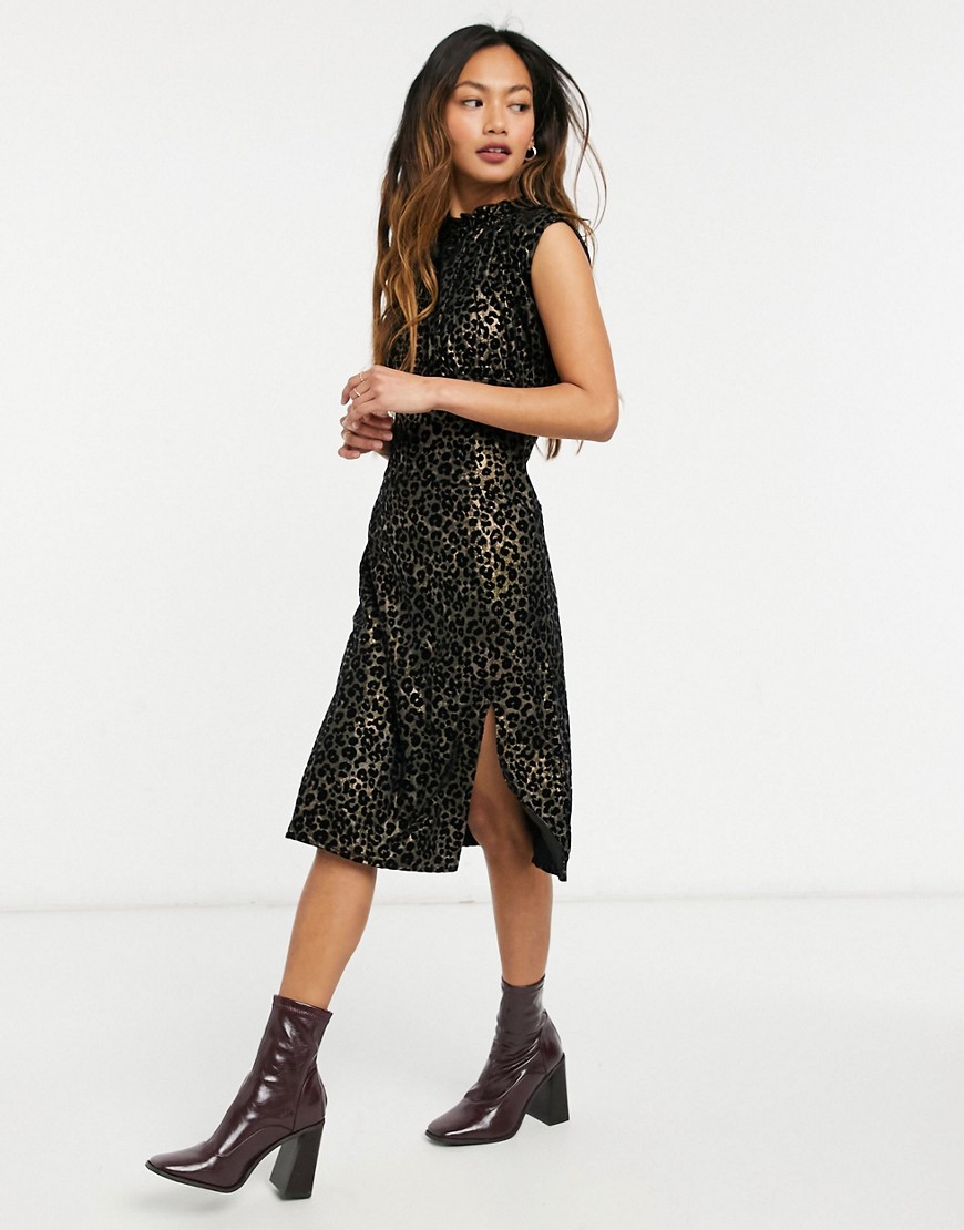 Elvi – Leopardmönstrad klänning i devorétyg med lårslits-Flerfärgad