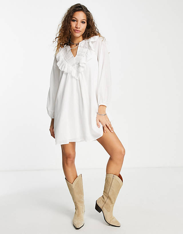Emory Park - ruffle front smock dress in off white