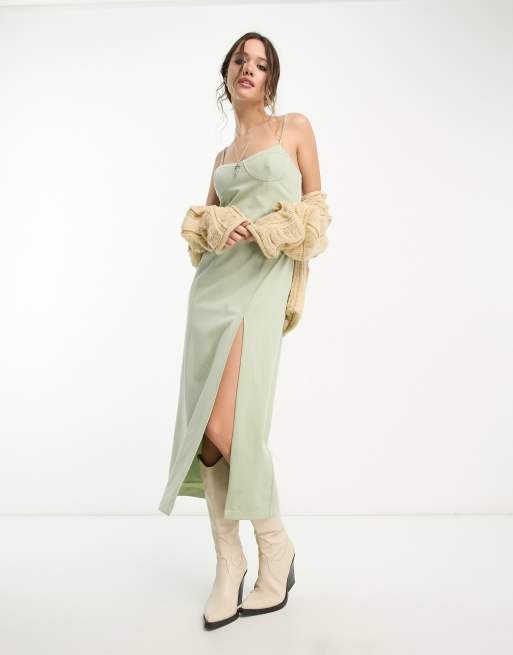 Emory Park - Vestito midi salvia tenue con spacco sul fondo e dettaglio sul busto