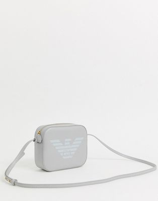 Emporio Armani – Crossbody-väska i läder med liten logga-Grå