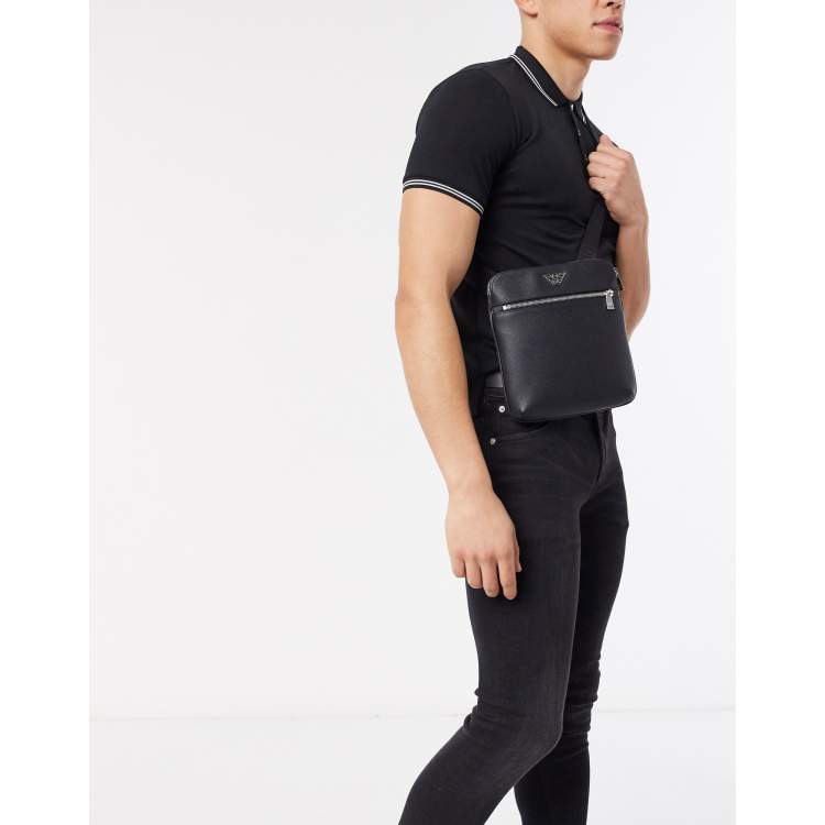 Aardewerk Huiswerk garage Emporio Armani - Crossbodytas met adelaarslogo in zwart | ASOS